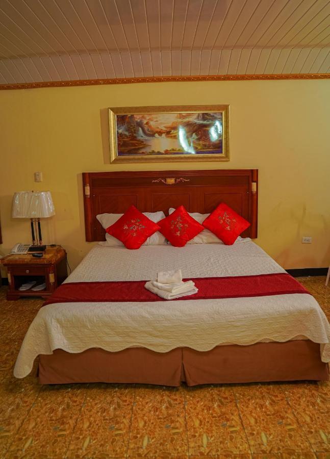 Metro Hotel Couva エクステリア 写真