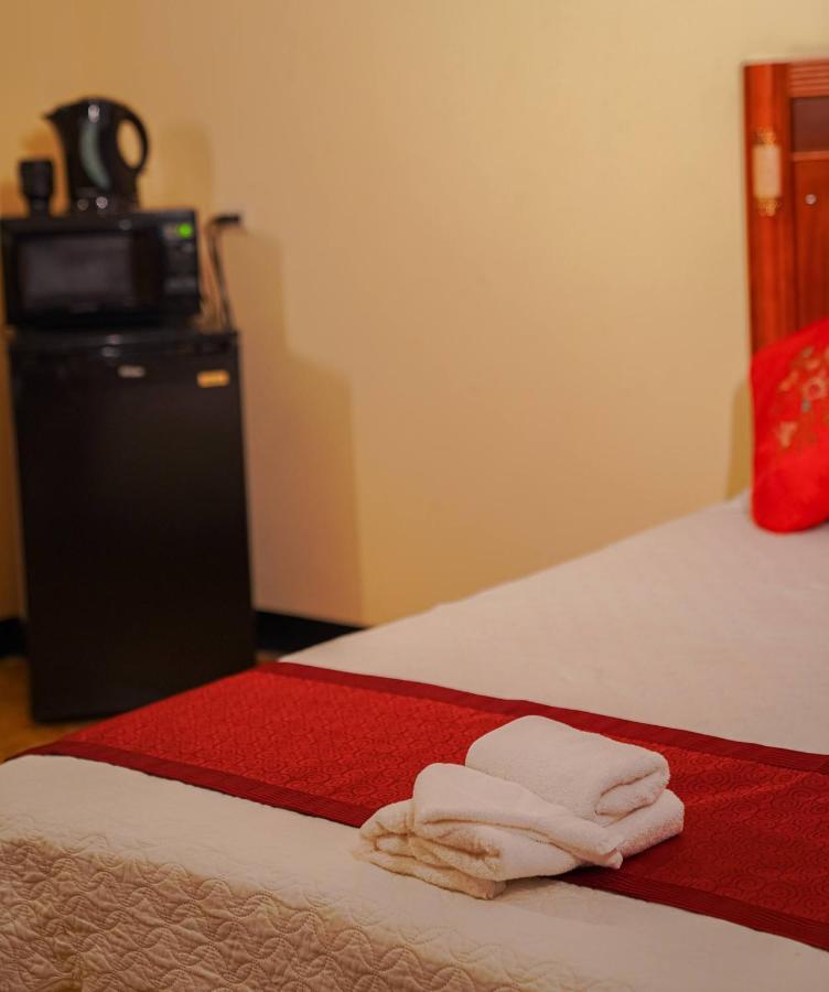 Metro Hotel Couva エクステリア 写真