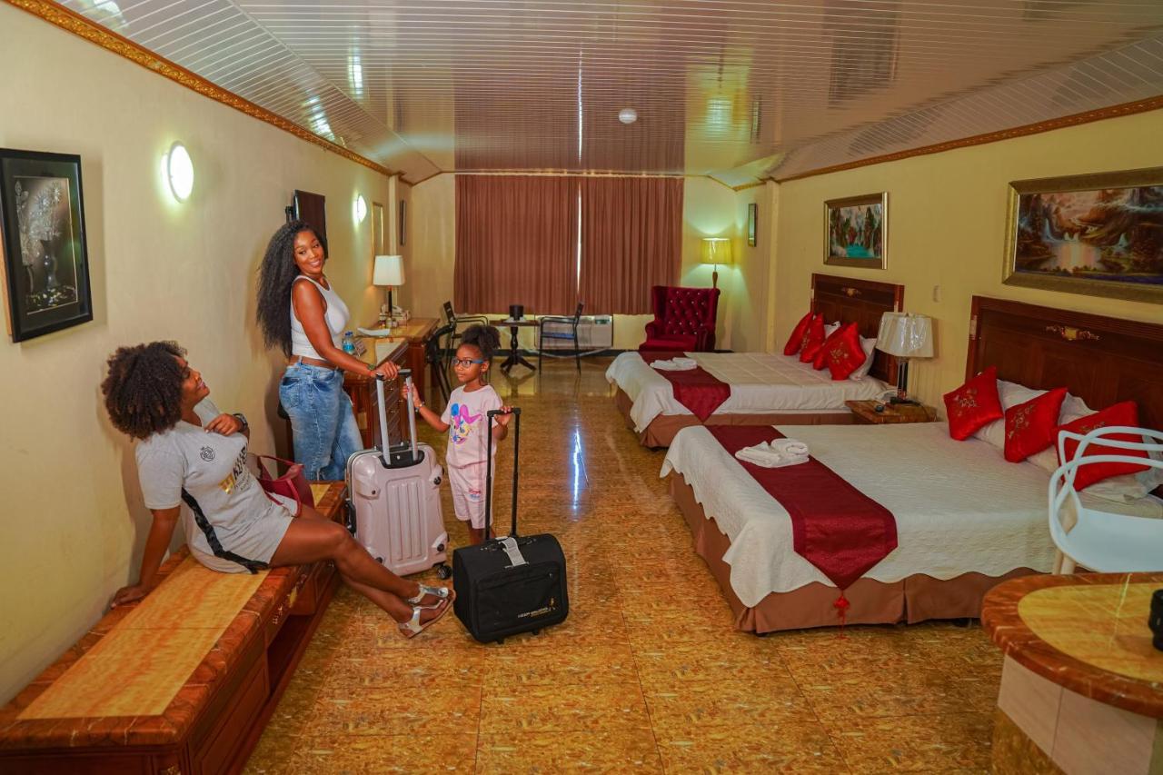 Metro Hotel Couva エクステリア 写真