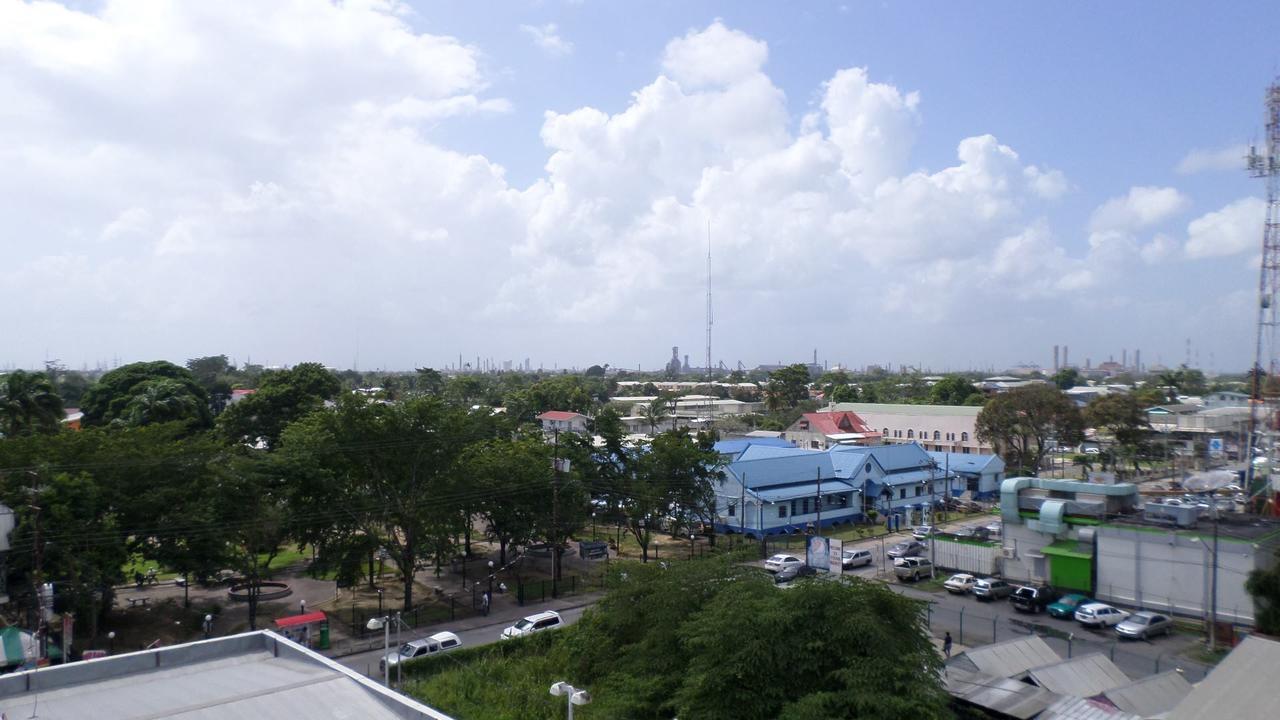 Metro Hotel Couva エクステリア 写真