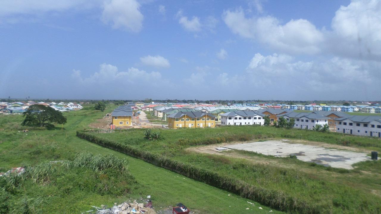Metro Hotel Couva エクステリア 写真