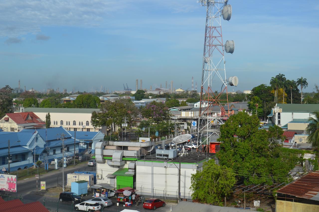 Metro Hotel Couva エクステリア 写真