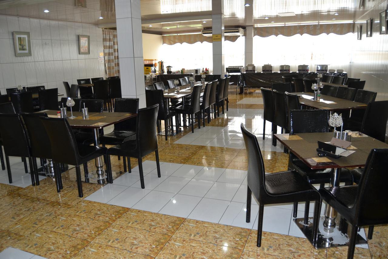 Metro Hotel Couva エクステリア 写真