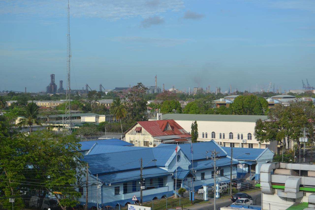 Metro Hotel Couva エクステリア 写真